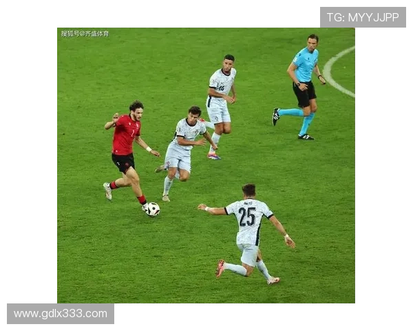 欧国联小组赛竞争加剧，各队争夺出线名额状态值得关注