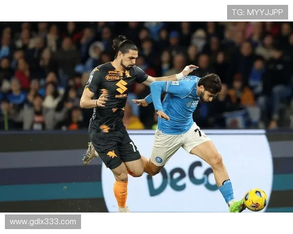 那不勒斯冠军后重建期阵容变化明显,稳定性面临考验竞争趋紧 那不勒斯冠军后重建期阵容变化明显,稳定性面临考验竞争趋紧