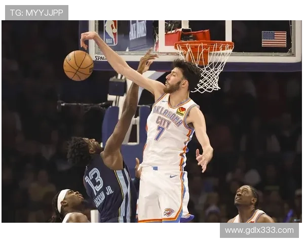 切特·霍姆格伦篮下持球突破效率提升，打造球队新核心内线威胁