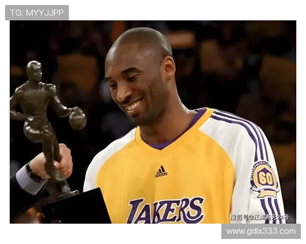 科比无球跑动制造错位，关键回合主导湖人进攻